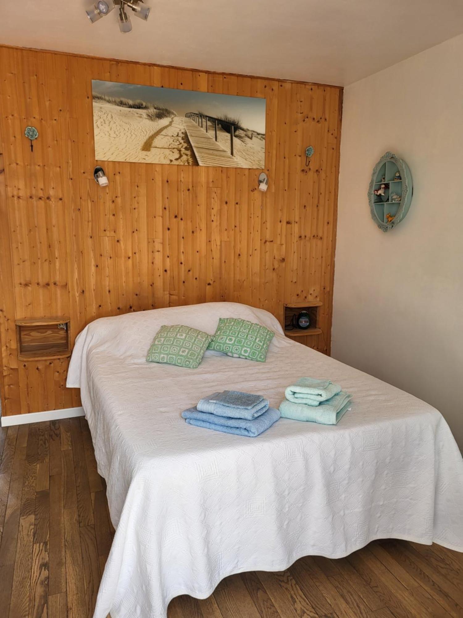 Chambre D'Hotes Le Chat Botte Espédaillac 外观 照片